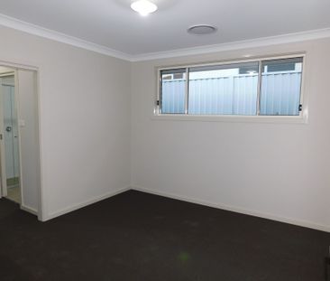 Modern Family Home - Photo 3