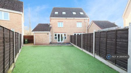 3 bedroom semi-detached house to rent - Photo 5