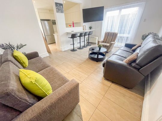 FANTASTIC FIVE BEDROOM HOUSE - Photo 1