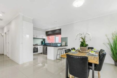 Massive retro beach apartment of house-sized proportions featuring an ultra-vogue renovation - Photo 3