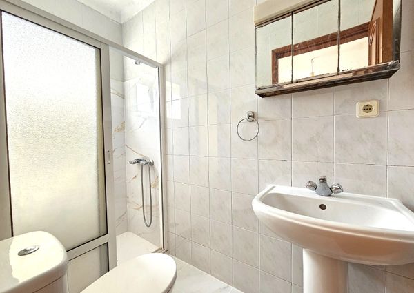 2 bedroom flat with balcony a stone's throw from Vageira Beach!