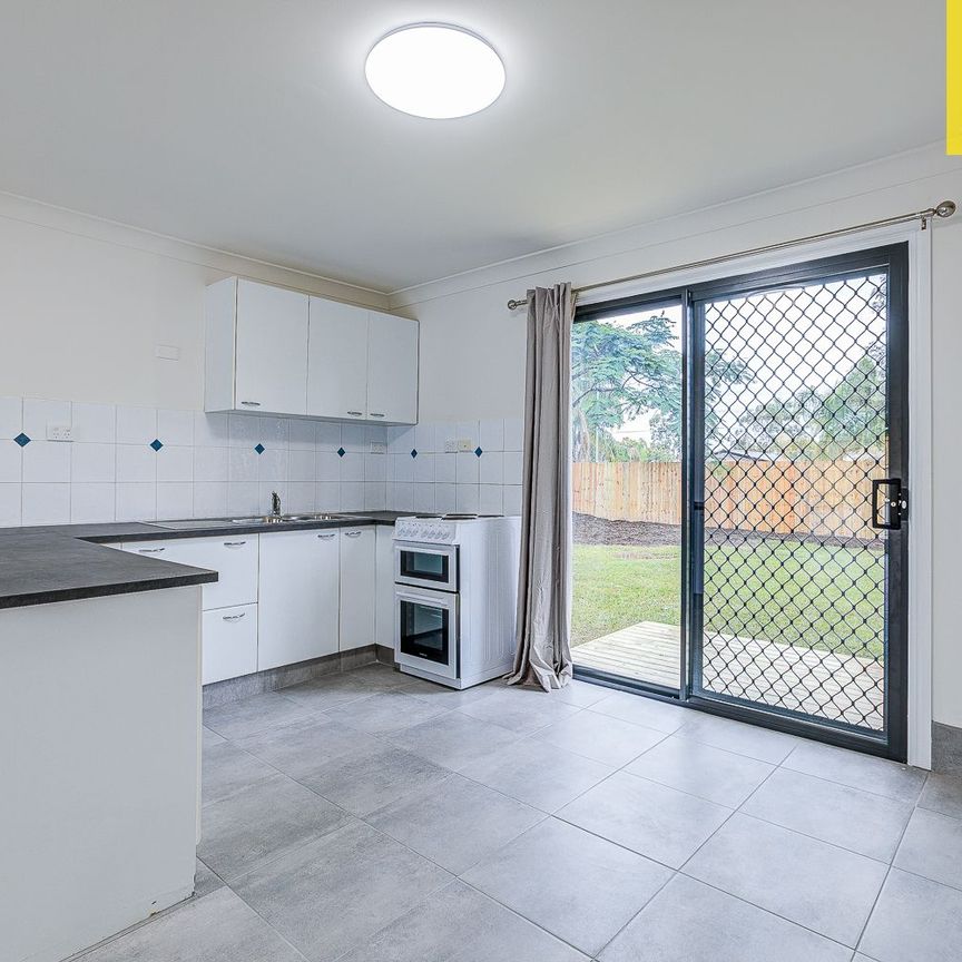 Spacious Dual-Living 6 Bedroom Family Home! - Photo 1