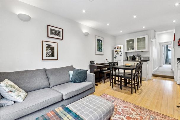 2 Bed Flat, Thirsk Road, SW11 - Photo 1