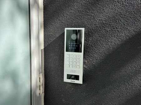 For Lease - 1184 Queen Street Unit# 2, Toronto, Ontario - Photo 3