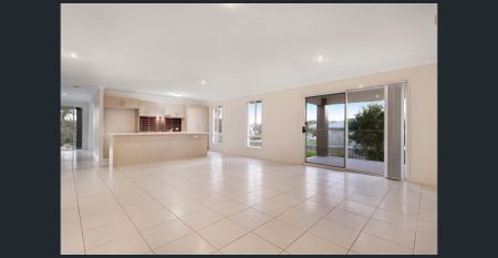 Modern & Stylish Home - Photo 2