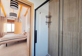 LUXURY SEMI-DETACHED HOUSE FOR RENT IN THE CENTER OF MORAIRA, FIRST LINE TO THE SEA