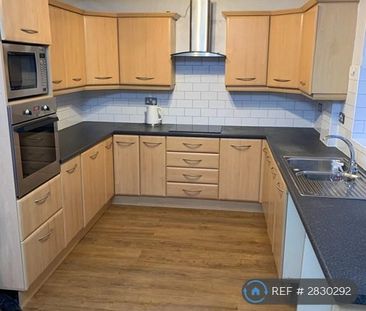 3 bedroom semi-detached house to rent - Photo 4