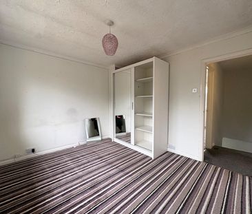 Holly Way, Blackwater, Camberley, Hampshire, GU17 - Photo 1