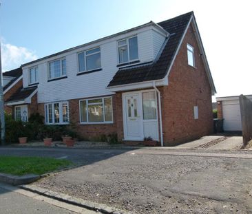 3 bedroom semi-detached house to rent - Photo 2