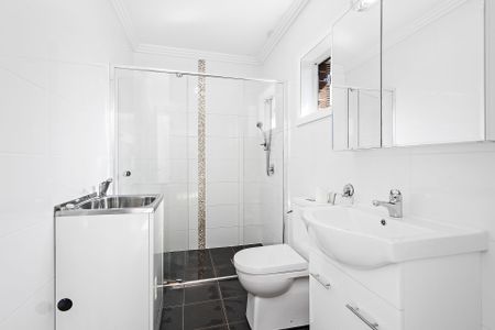 Private, Self-Contained Granny Flat in Prime Location - Photo 2