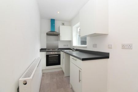2 bedroom terraced house to rent - Photo 2