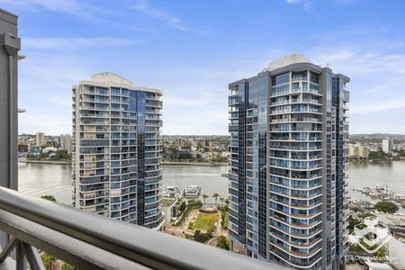 Stunning Unfurnished Two-Bedroom Apartment with Breathtaking City/River Views in Kangaroo Point - Photo 2