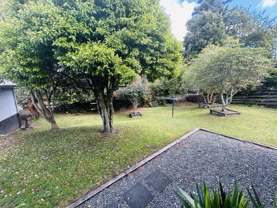 Charming 3-Bedroom Family Home – Fully Fenced with Fireplace! Sunnybrook - Photo 1