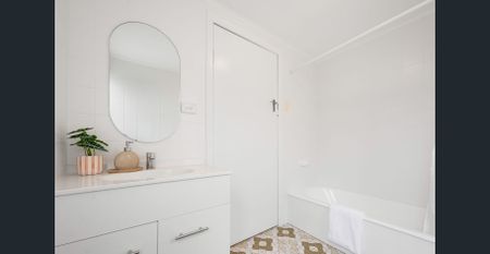 CHARACTER-FILLED HOME IN A PRIME INNER-CITY LOCATION - Photo 2