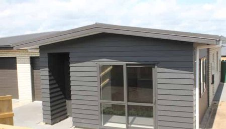 Modern Three-Bedroom Duplex in Huntington - Photo 4