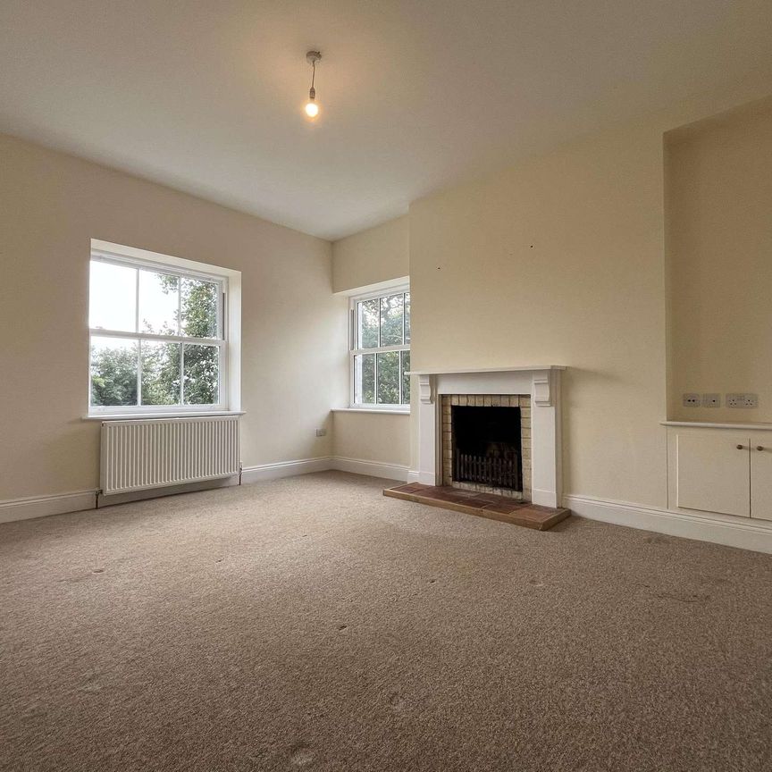 Four bedroom farmhouse located in a private rural location with amazing far reaching views. - Photo 1