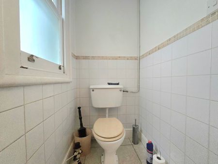 2 Bedroom Duplex Apartment, Lower Addiscombe Road, Croydon CR0 - Photo 3