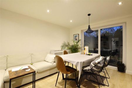 2 bedroom end of terrace house to rent - Photo 2