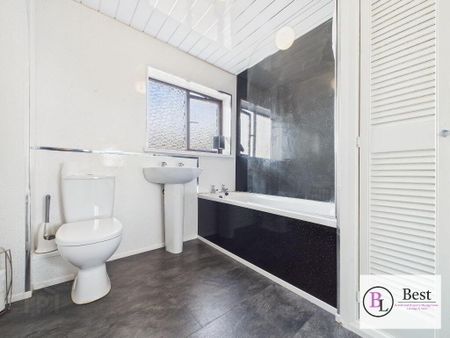 54 Pinewood Avenue, Carrickfergus, BT38 8EW - Photo 4