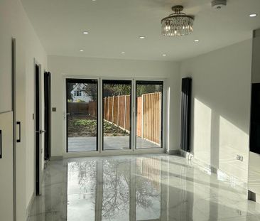 4 bedroom end of terrace house to rent - Photo 1