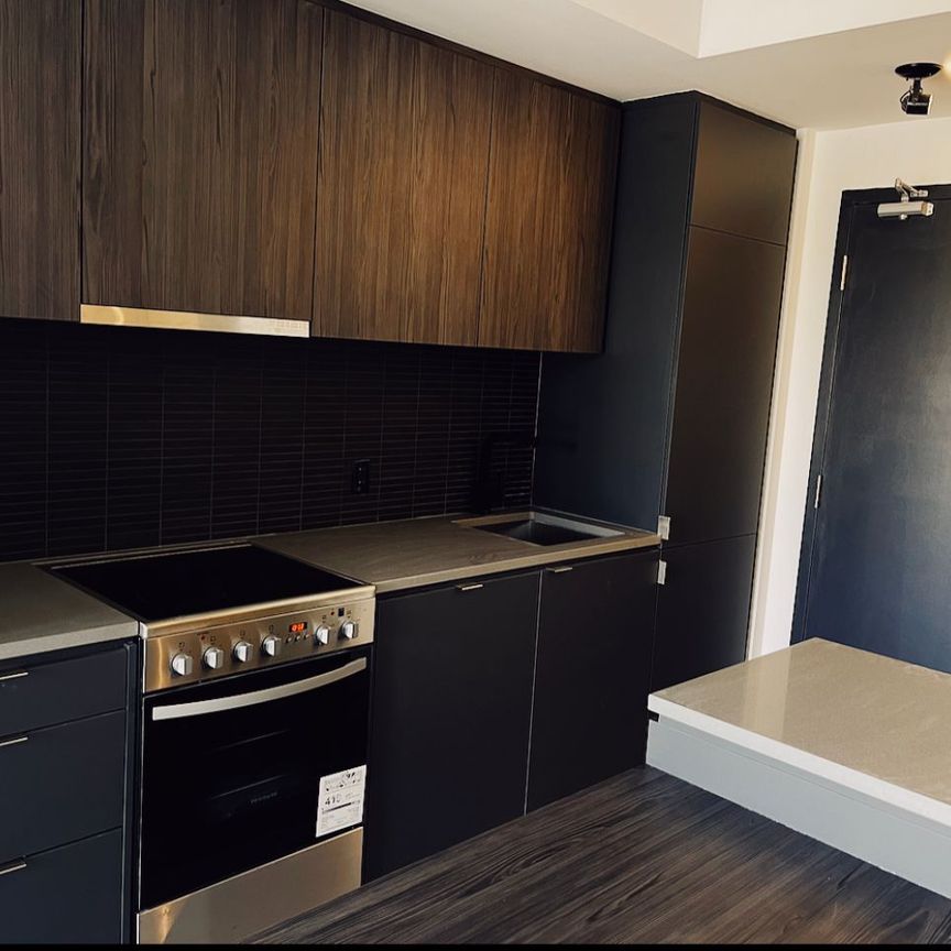 For Lease - 7 Smith Crescent Unit# 302, Toronto, Ontario - Photo 1