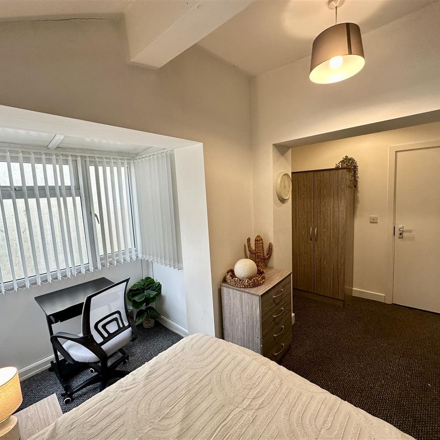1 bed house share to rent in St. Annes Street, Burnley, BB12 - Photo 1