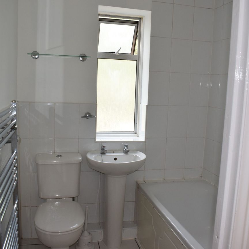 Three bedroom home in the heart of Bedminster - Photo 1