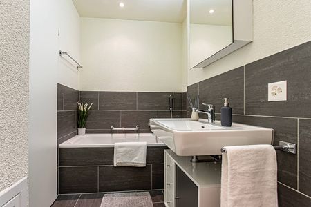 Moderne und helle Wohnung mit grosszügigem Balkon! - Photo 4