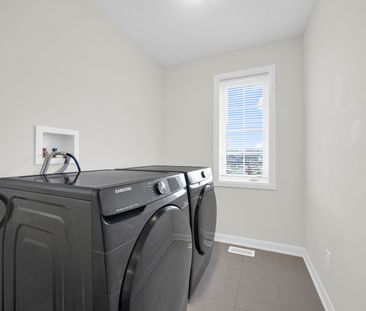 For Lease - 366 Cloyne Crescent, Barrhaven, Ontario - Photo 6