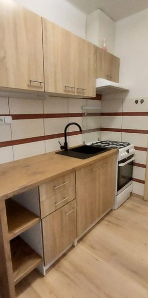 Pronájem bytu 2+kk 24 m², náměstí ČSA, Český Těšín - Photo 1