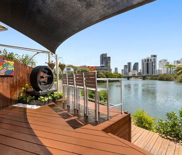 Waterfront Living in the Heart of Mermaid Waters - Photo 5