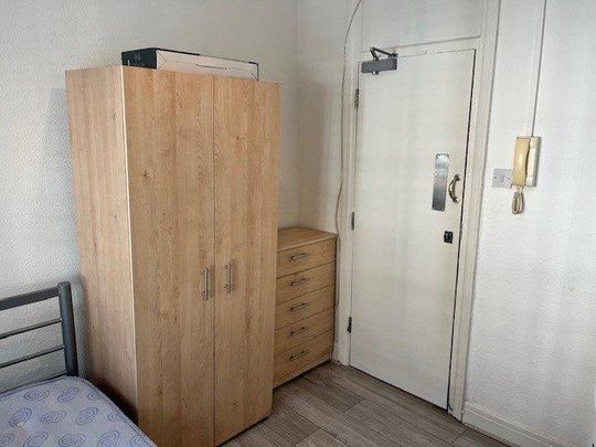 House share to rent - Photo 1