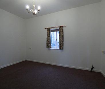 1 bedroom ground floor flat to rent - Photo 1