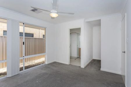 “Modern Family Home located in the growing suburb Hilbert!” - Photo 4