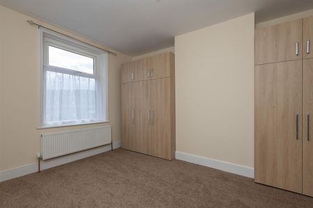 2 bed terraced house to rent in Catherine Street, Elland - Photo 4