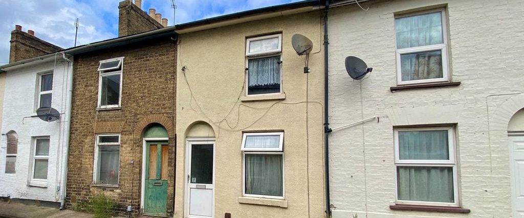 2 bedroom terraced house to rent - Photo 1