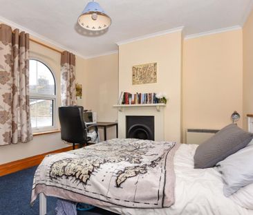 3 bedroom end of terrace house to rent - Photo 4