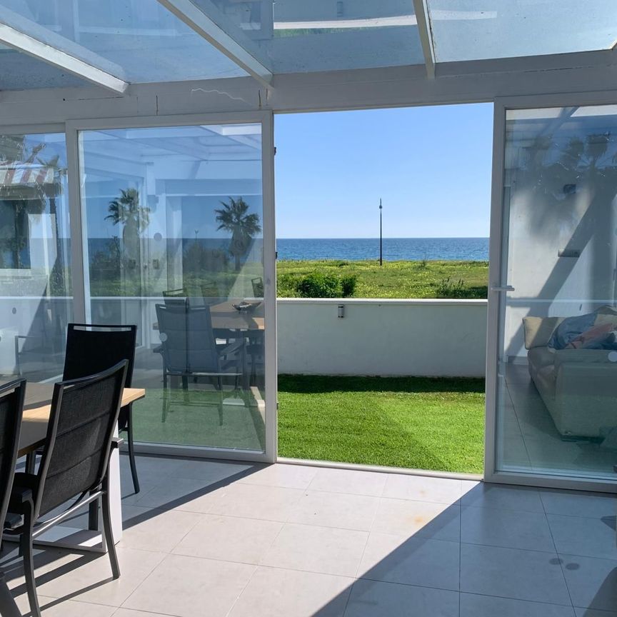 Detached Villa in Estepona - Photo 1