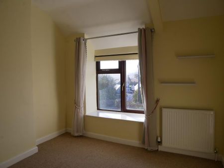 3 bedroom end of terrace house to rent - Photo 2