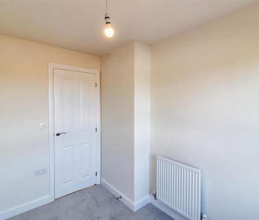 3 bedroom end of terrace house to rent - Photo 3