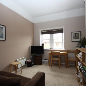 Raglan Road, Woking - 1 bedroomProperty for lettings - Seymours - Photo 2