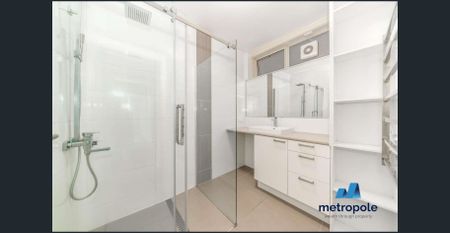 TWO BEDROOM APARTMENT IN LIFESTYLE LOCATION - Photo 5