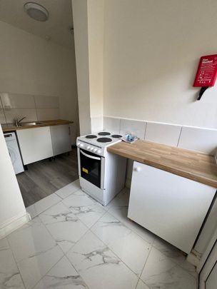 5 bedroom house of multiple occupation to rent - Photo 1