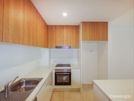 Discover Your Dream Home: Luxurious Two-Level Terrace in City Village, Robina! - Photo 5