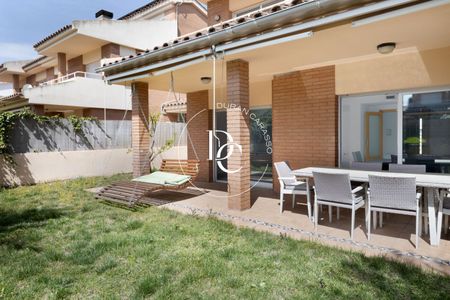 Casa o chalet de alquiler en Passeig Riera de la Ribes, Can Girona - Terramar - Vinyet - Photo 5