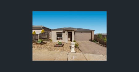 MODERN FAMILY HOME IN PRIME LOCATION - DOREEN - Photo 5