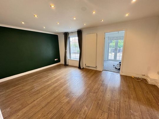 4 bedroom detached house to rent - Photo 1