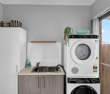 For Lease: Modern Family Home in the Heart of Holmview! - Photo 6