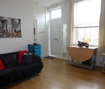 Room in a Shared House, Norman Row, LS5 - Photo 2