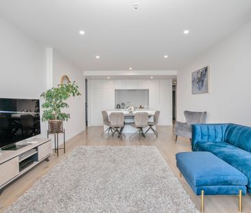 Spacious 3-Bedroom Apartment with Stunning City Views in Brunswick ... - Photo 1